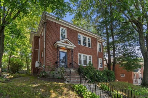 22-22 Holland St, Newton, MA, 02458-1821 | Card Image