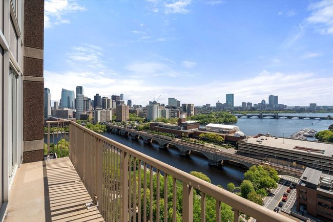 APT-2323 - 10 Museum Way, Condo with 2 bedrooms, 1 bathrooms and null parking in Cambridge MA | Image 5