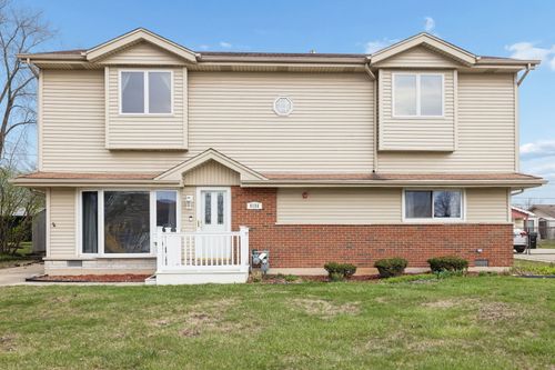 9136 Pembroke Ln, Bridgeview, IL, 60455-2222 | Card Image
