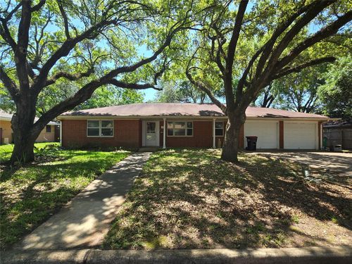 801 Rosewood Dr, Baytown, TX, 77520-2559 | Card Image
