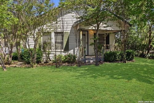 1117 Standish St, Floresville, TX, 78114-1737 | Card Image