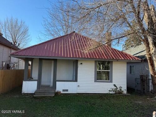 1006 Maple Way, Zillah, WA, 98953-9417 | Card Image