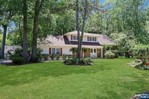 281 Rivara Ct, Ridgewood, NJ, 07450-2929 | Card Image