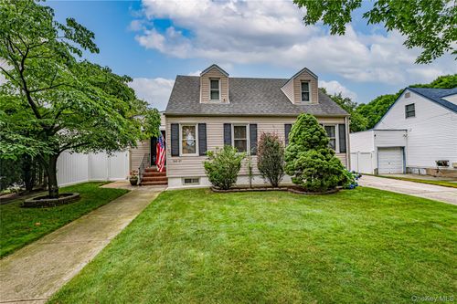 24207 83rd Avenue, New York, NY, 11426 | Card Image