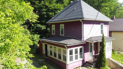 25 Clark St, Newport, VT, 05855-4974 | Card Image