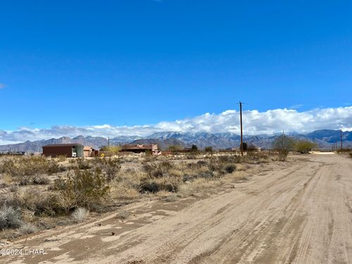 39 W Wilshire Rd, Yucca, AZ, 86438-1002 | Card Image
