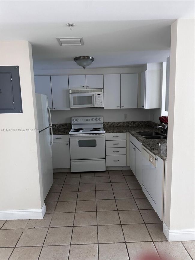 APT-1912 - 1250 S Miami Ave, Condo with 1 bedrooms, 2 bathrooms and null parking in Miami FL | Image 5