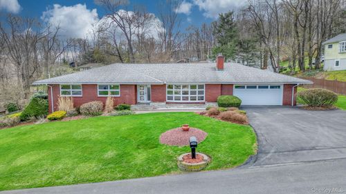 4 Oak St, Chester, NY, 10918-1309 | Card Image