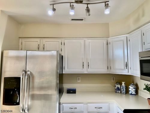 6 Ray Ct, Bedminster, NJ, 07921-1631 | Card Image