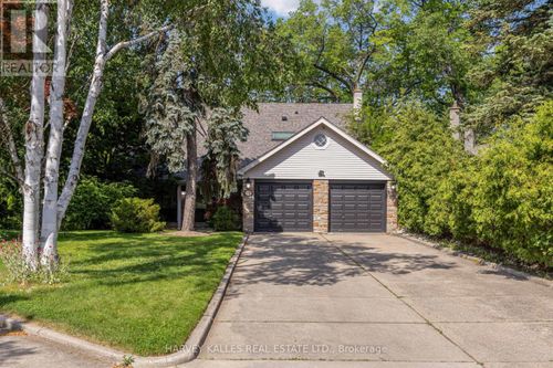 19 Ridgegate Cres, Etobicoke, ON, M8Y2C9 | Card Image