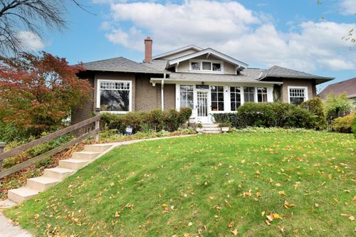 2176 N 73rd St, Wauwatosa, WI, 53213-1813 | Card Image