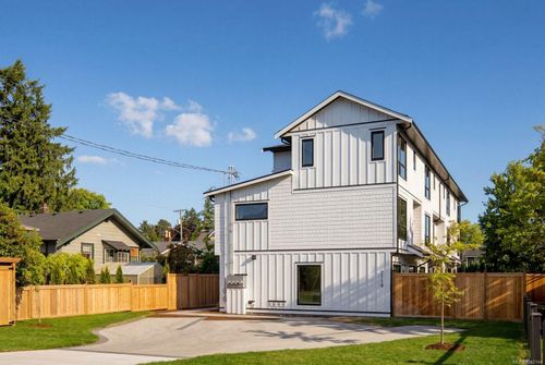 3-2118 Pentland Rd, Victoria, BC, V8S2W4 | Card Image