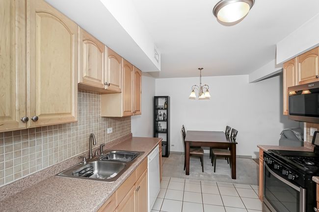 0 - 885 Wellington Ave, Home with 2 bedrooms, 2 bathrooms and null parking in Elk Grove Village IL | Image 15