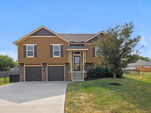 704 Terry Dr, Pleasant Hill, MO, 64080-1976 | Card Image