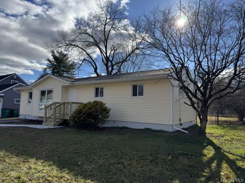 4 Morris Dr, Hyde Park, NY, 12538-2214 | Card Image