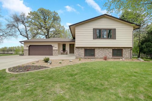 2890 Zanzibar Ln N, Plymouth, MN, 55447-1842 | Card Image