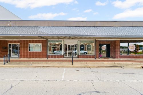 103 N Main St, Tuscola, IL, 61953-1419 | Card Image