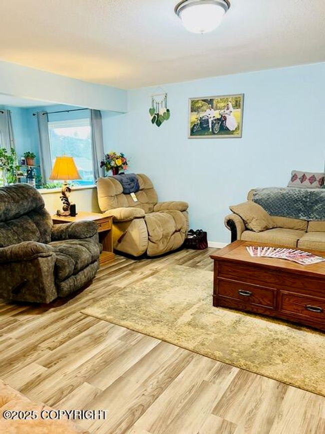 Living Room (6) | Image 17