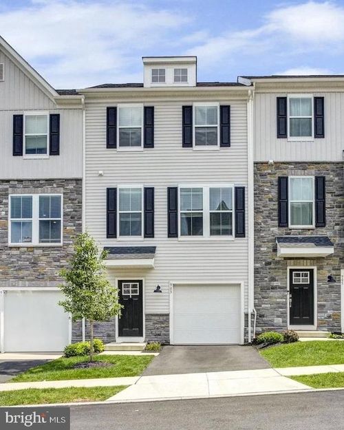 903 Magnolia Ln, SPRING CITY, PA, 19475-1420 | Card Image