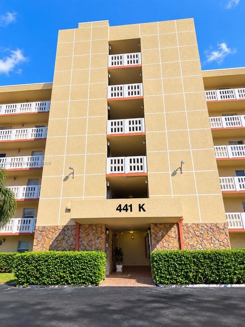 408-441 Se 3rd St, Dania Beach, FL, 33004-4071 | Card Image