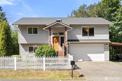 18220 82nd Dr Nw, Stanwood, WA, 98292-6730 | Card Image