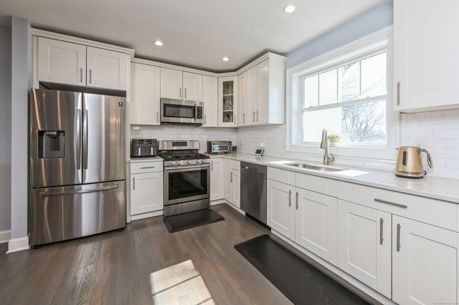 A - 20 Lower Rocks Ln, Condo with 3 bedrooms, 3 bathrooms and null parking in Norwalk CT | Image 9
