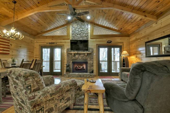 48 Logan Dr, Home with 3 bedrooms, 3 bathrooms and null parking in Mineral Bluff GA | Image 13