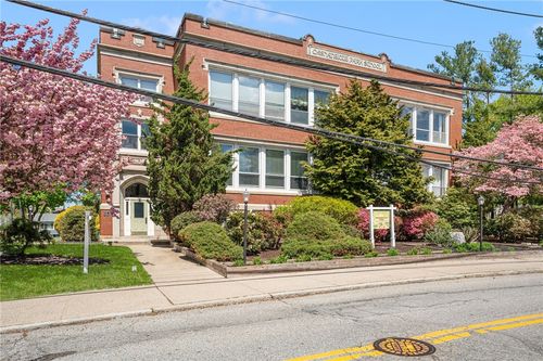 104-15 Curtis St, Cranston, RI, 02920-1811 | Card Image