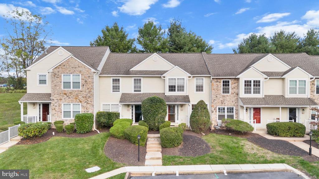 Shropshire Dr, West Chester, PA 19382