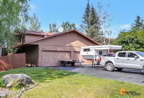 18720 N Lowrie Loop, Eagle River, AK, 99577-8609 | Card Image