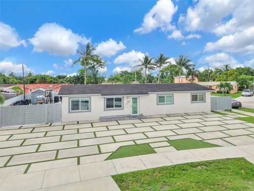 8251 Nw 185th St, Hialeah, FL, 33015-2642 | Card Image
