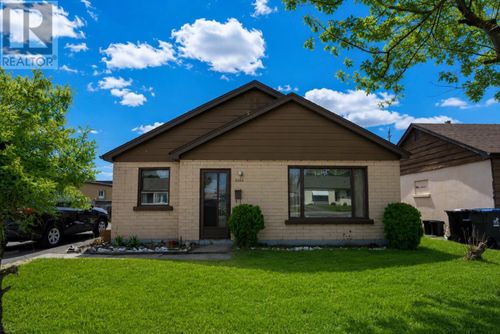 2102 Begin St E, Thunder Bay, ON, P7E5L5 | Card Image
