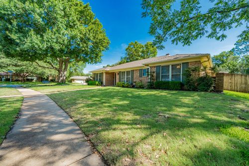 402 Cherry Ann Dr, Euless, TX, 76039-2008 | Card Image