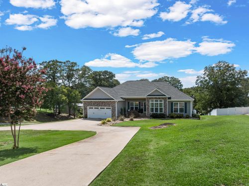 105 Michelle Dr, Chesnee, SC, 29323-8522 | Card Image