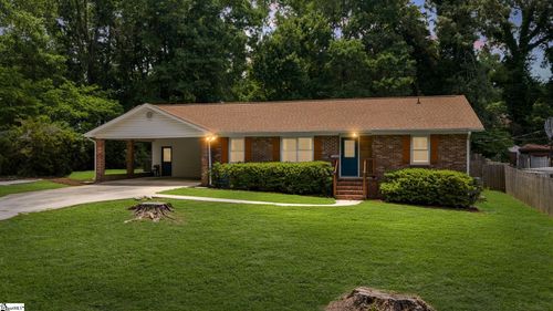 208 Pinewood Dr, Taylors, SC, 29687-5611 | Card Image