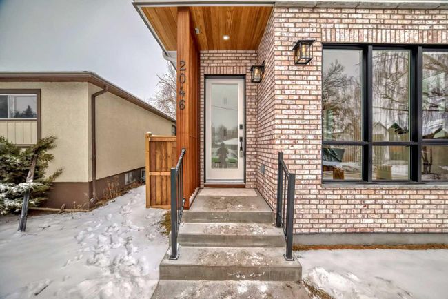 2046 41 Avenue Sw, Home with 4 bedrooms, 3 bathrooms and 2 parking in Calgary AB | Image 2