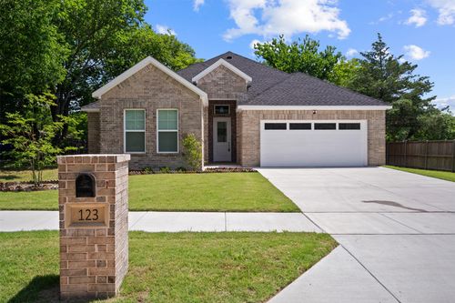 123 Bradshaw St, Waxahachie, TX, 75165-3569 | Card Image