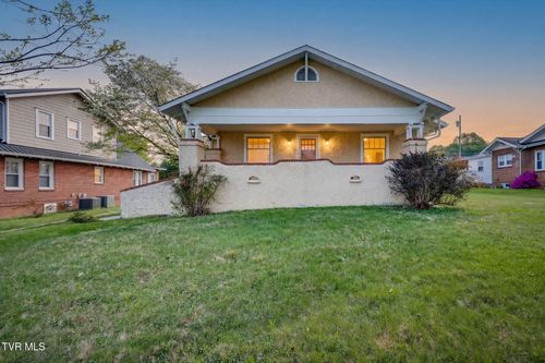 302 Daytona Pl, Elizabethton, TN, 37643-3041 | Card Image