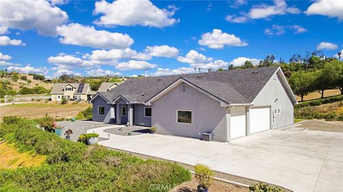 32063 Anna Marie Ln, Bonsall, CA, 92003-3105 | Card Image