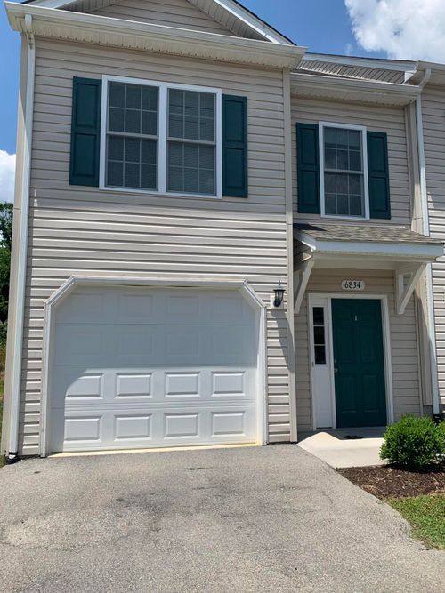 6782 Village Green Dr, Roanoke, VA, 24019 | Card Image