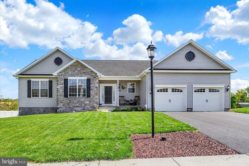 210 Granite Ln, HANOVER, PA, 17331-5301 | Card Image