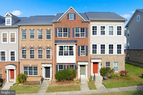 9006 Phita Ln, MANASSAS PARK, VA, 20111-8042 | Card Image