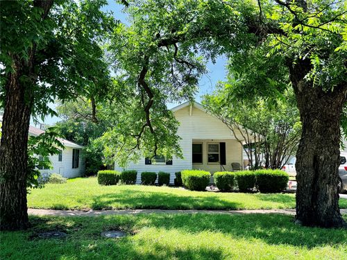 922 Plum St, Graham, TX, 76450-3519 | Card Image