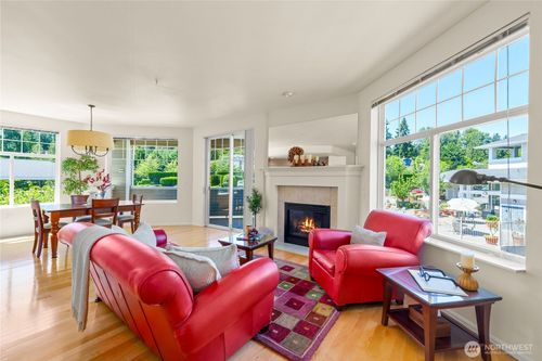 b217-2244 Se 132nd Avenue, Bellevue, WA, 98005 | Card Image
