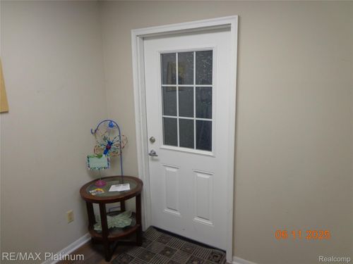 fl-1st-3554 Avon St, Hartland, MI, 48353-7706 | Card Image