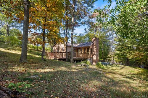 35 Candle Hill Rd, New Fairfield, CT, 06812-2409 | Card Image