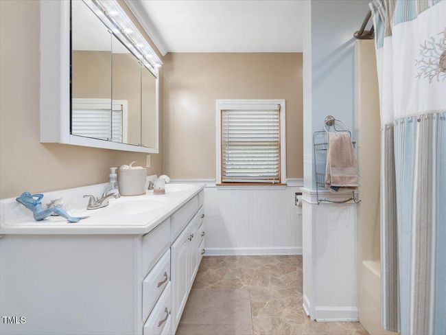 33-Bathroom | Image 32