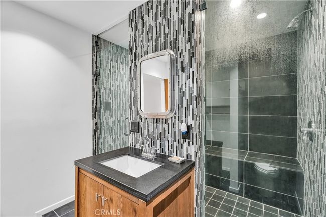 15 69 Th Pl, Home with 5 bedrooms, 5 bathrooms and 3 parking in Long Beach CA | Image 35