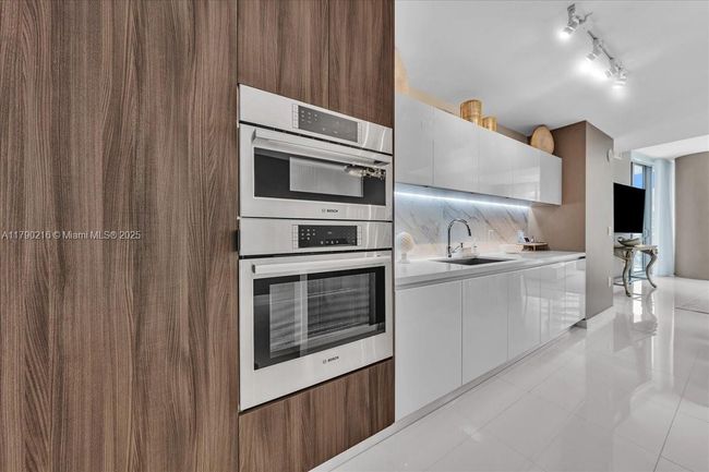 UNIT-3711 - 851 Ne 1 St Ave, Condo with 3 bedrooms, 4 bathrooms and null parking in Miami FL | Image 11