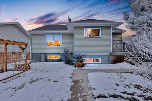 411 Mountain View Pl, Longview, AB, T0L1H0 | Card Image